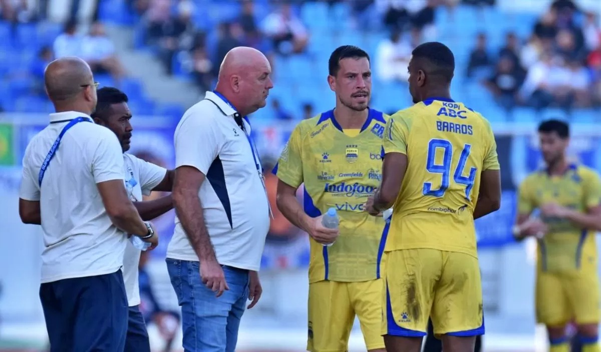 Pelatih Persib Bandung, Bojan Hodak, siap bertarung di AFC.