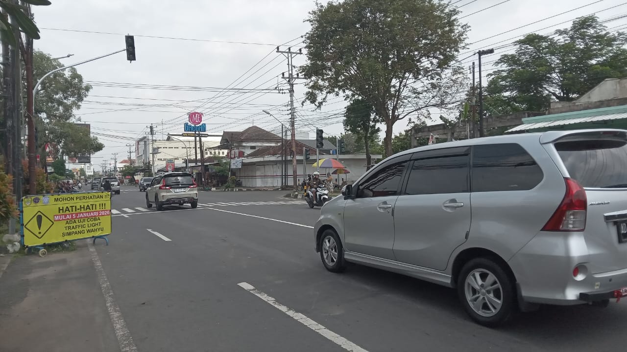 Traffic Light Simpang 4 Wahyu Mulai Diaktifkan