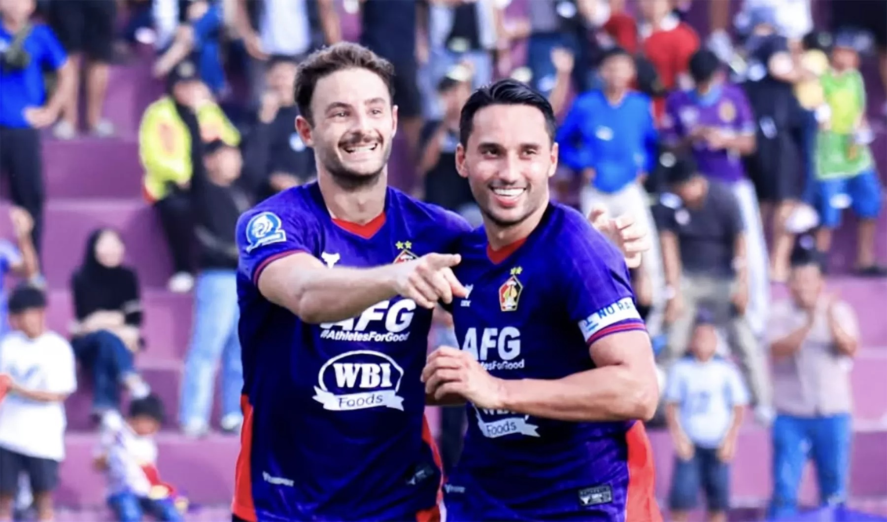 Jose Enrique dan Ezra Walian berhasil cetak gol untuk Persik Kediri di laga lawan Persis Solo.