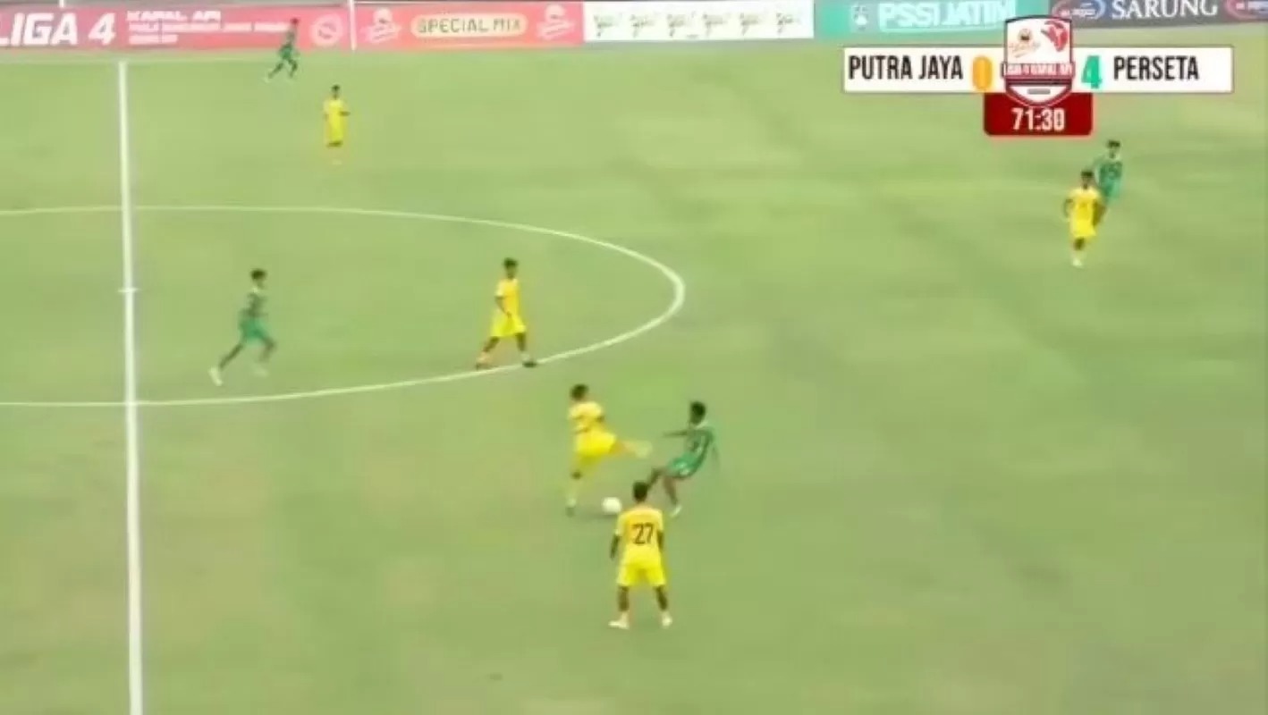 Tangkapan layar pertandingan antara PS Putra Jaya Pasuruan melawan Perseta 1970 Tulungagung di Liga 4 Jatim, di Stadion Bangkalan, Madura, Senin (5/1/2025).