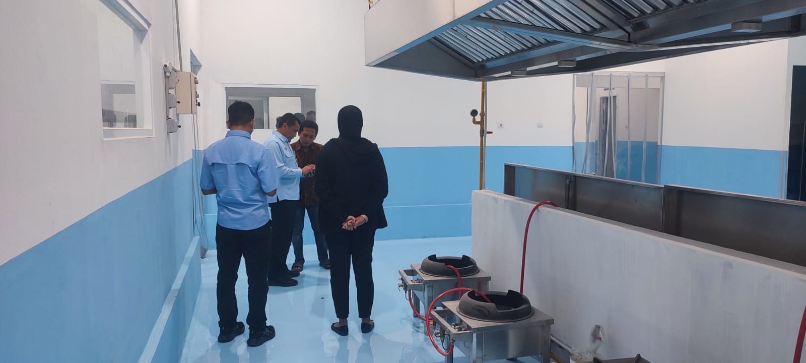 Polemik dapur Makan Bergizi Gratis (MBG) yang berdampingan dengan kandang babi di Sragen memasuki babak baru.