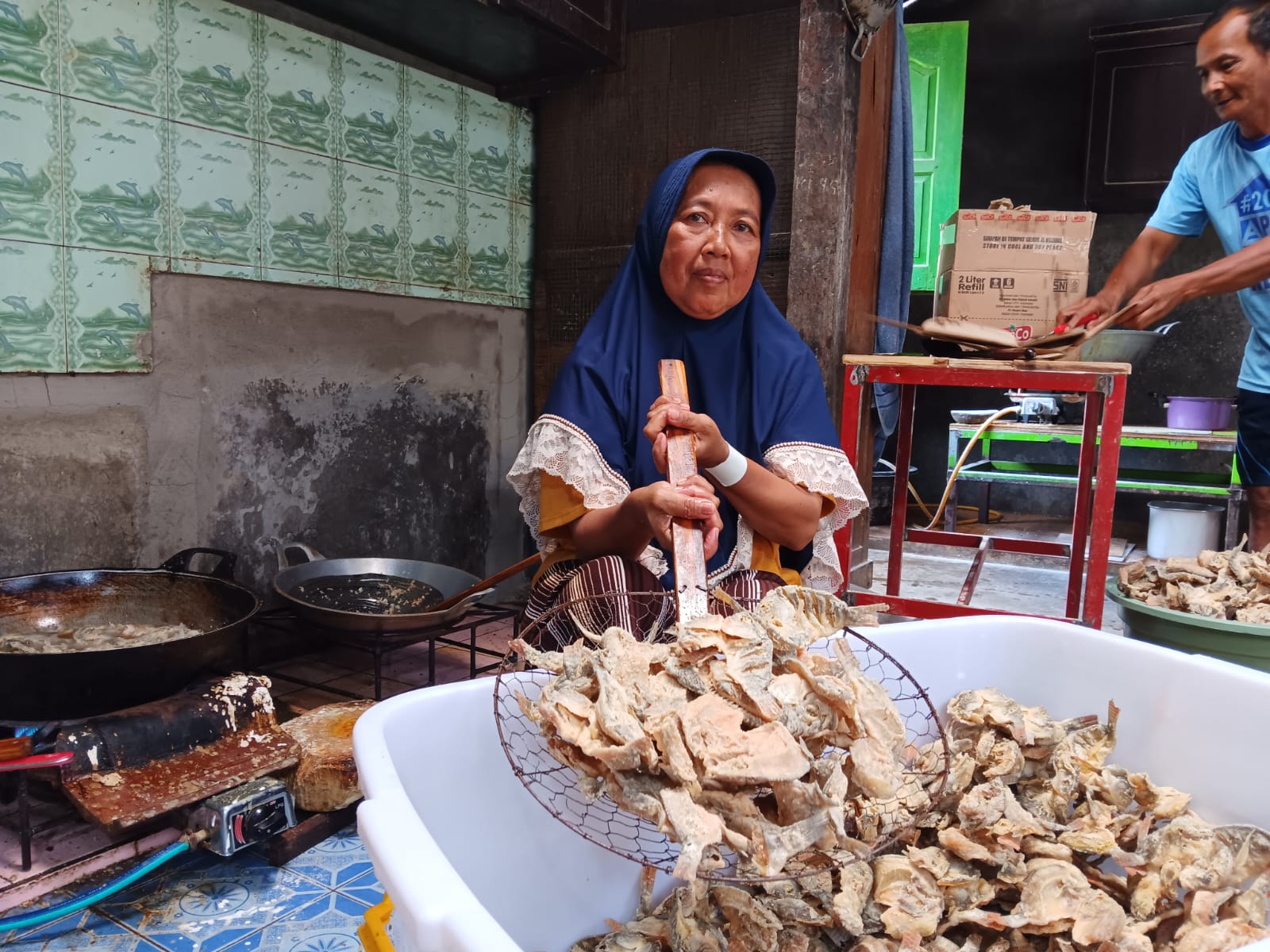 Nila Krispi Duri Lunak khas Rowo Jombor Klaten jadi oleh-oleh favorit wisatawan.
