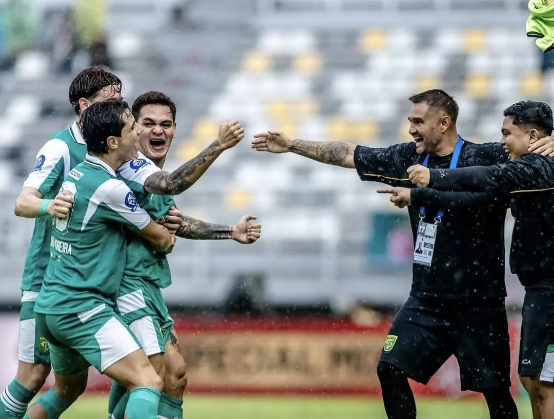 Debut manis Bernardo Tavares di Persebaya Surabaya sukses libas Malut United 2-1 di GBT.