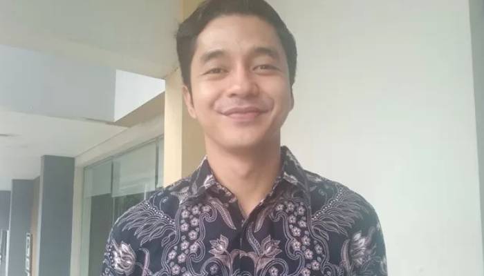 Adly Fairuz.