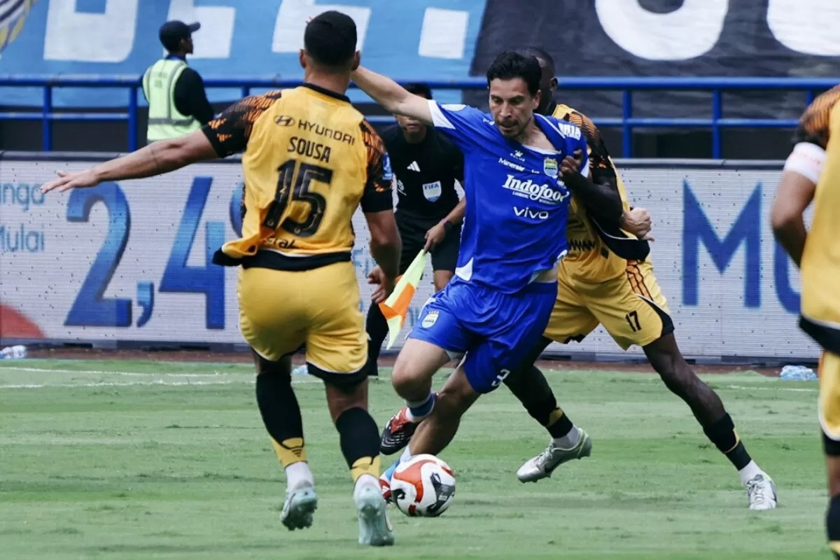 Bintang Persib Bandung Thom Haye saat melawan Persija Jakarta di pekan ke-17 Super League 2025/2026.