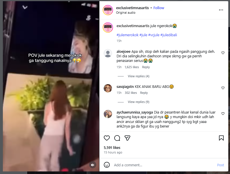 Potret Julia Prastini alias Jule yang diduga tengah memegang rokok saat sedang video call dengan temannya.
