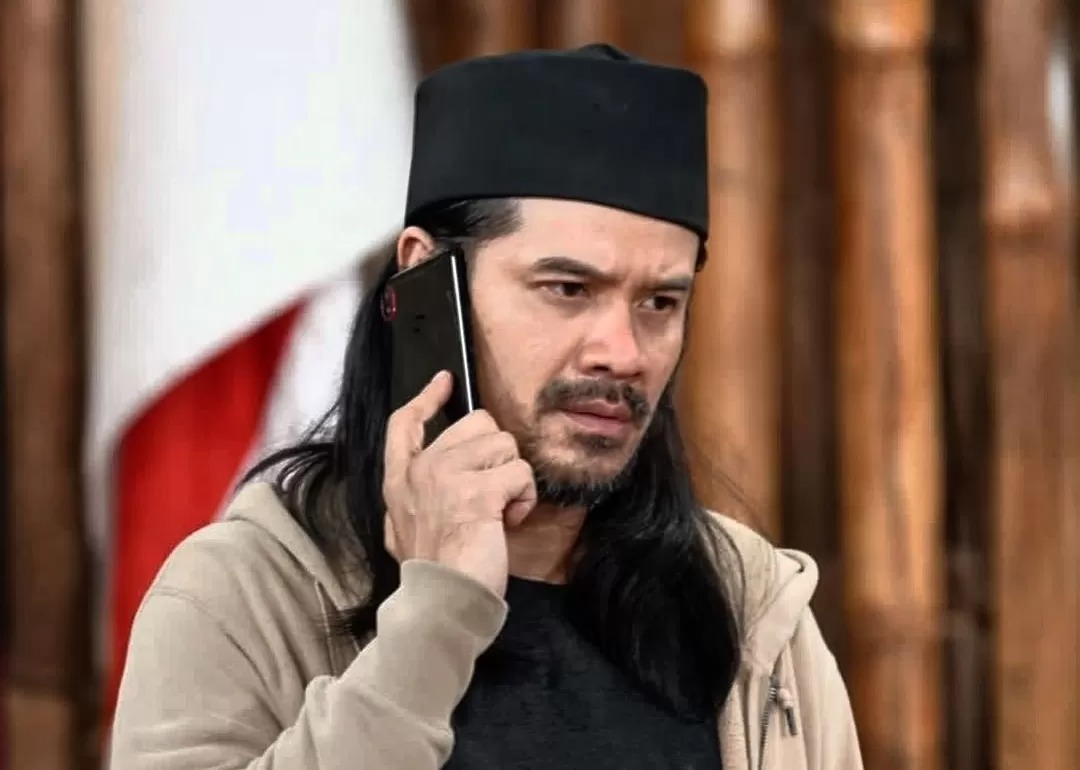 Aktor Roby Tremonti.