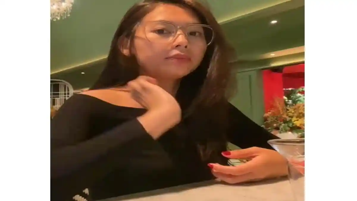 Esther Aprilita.