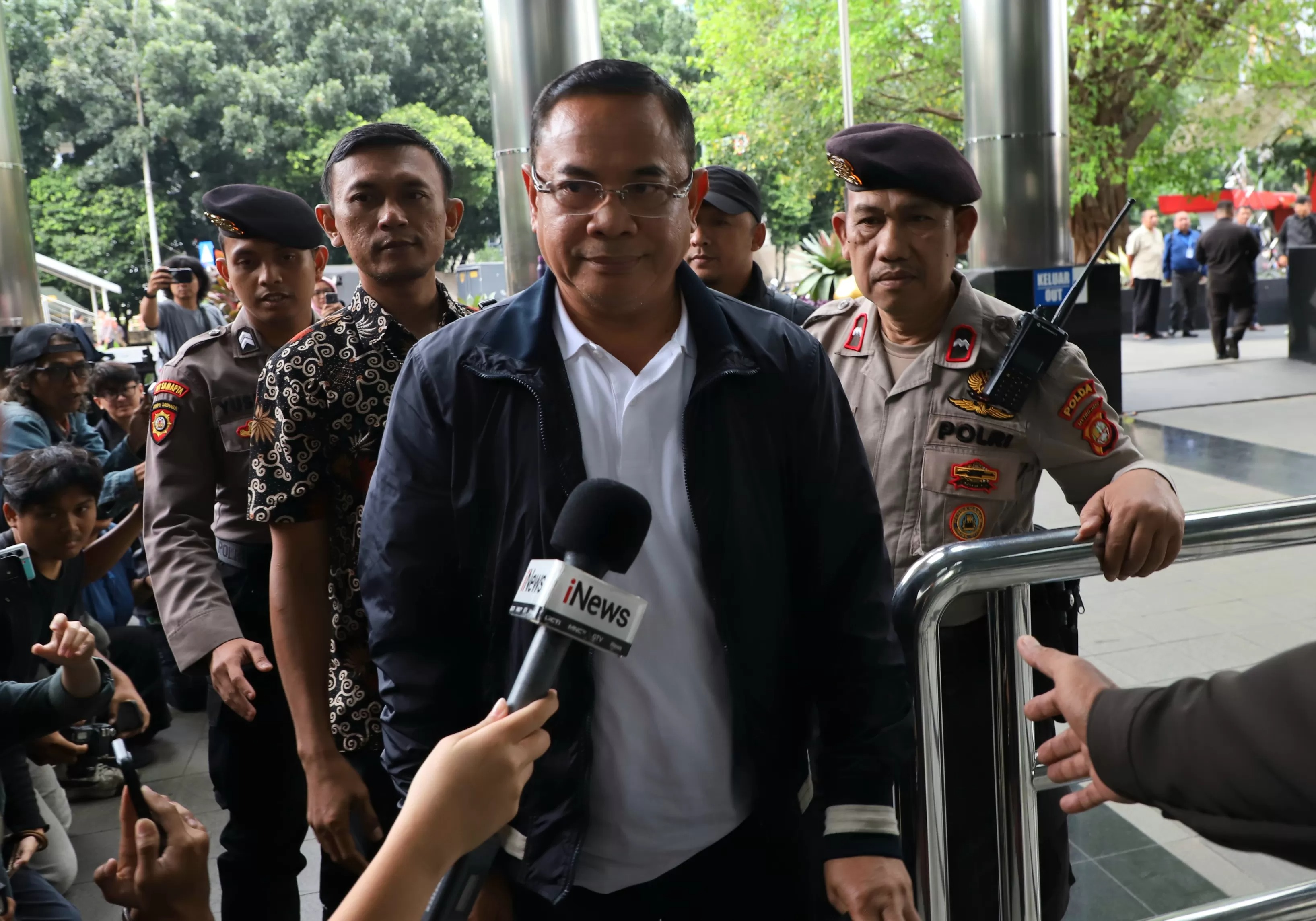 Bupati Pati, Sudewo tiba di gedung KPK usai terjaring dalam Operasi Tangkap Tangan KPK, Jakarta, Selasa (20/1/2026).
