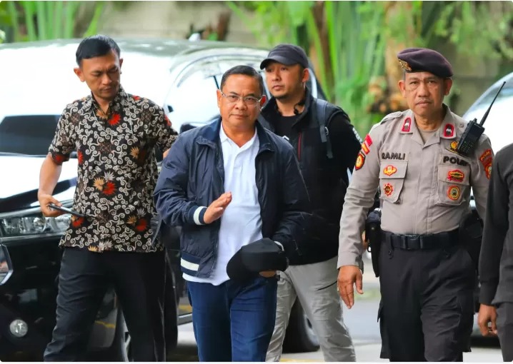 Bupati Pati Sadewo tiba di gedung KPK, Selasa (20/1/2026).