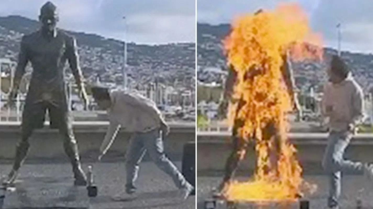 Potret patung Cristiano Ronaldo yang dibakar oleh pelaku vandalisme di Madeira, Portugal.