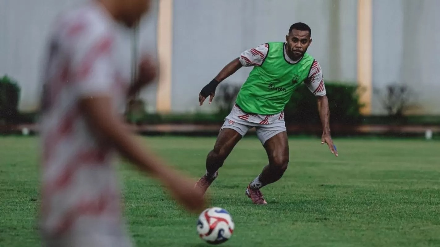 Yabes Roni Antusias Jalani Latihan Perdana Bersama Persis Solo, Siap Berikan Kontribusi Maksimal.