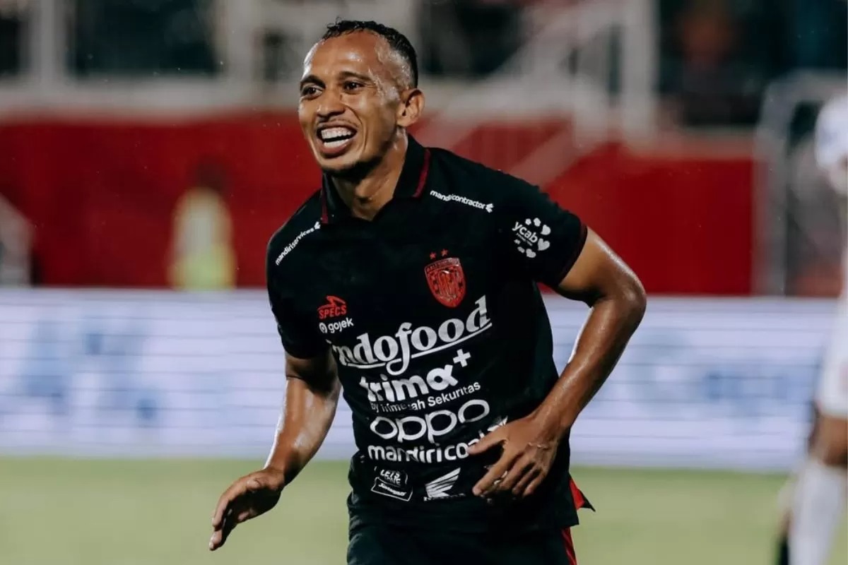 Mantan bintang Persebaya Surabaya Irfan Jaya dikabarkan diminati Persis Solo.