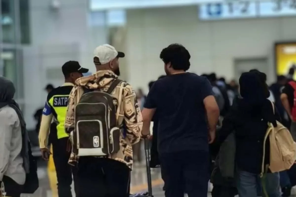 Layvin Kurzawa dilaporkan sudah ada di Bandung.