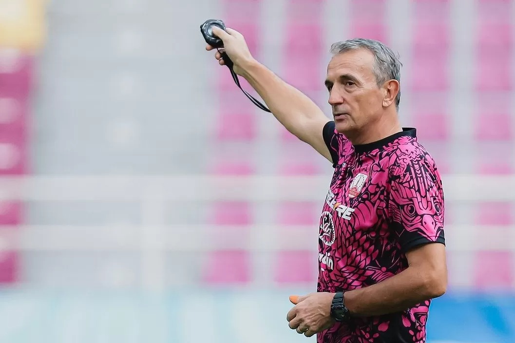Pelatih Persis Solo, Milomir Seslija.