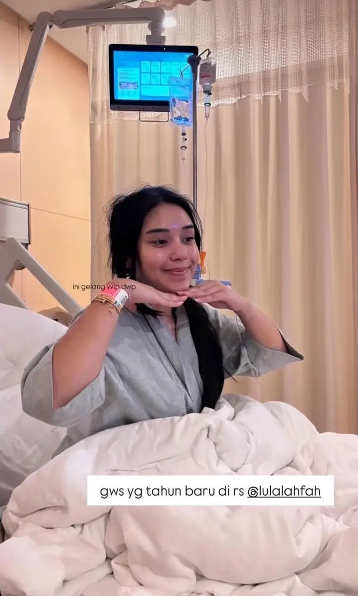 Potret Lula Lahfah habiskan malam tahun baru 2026 di Rumah Sakit karena penyakit yang dideritanya.