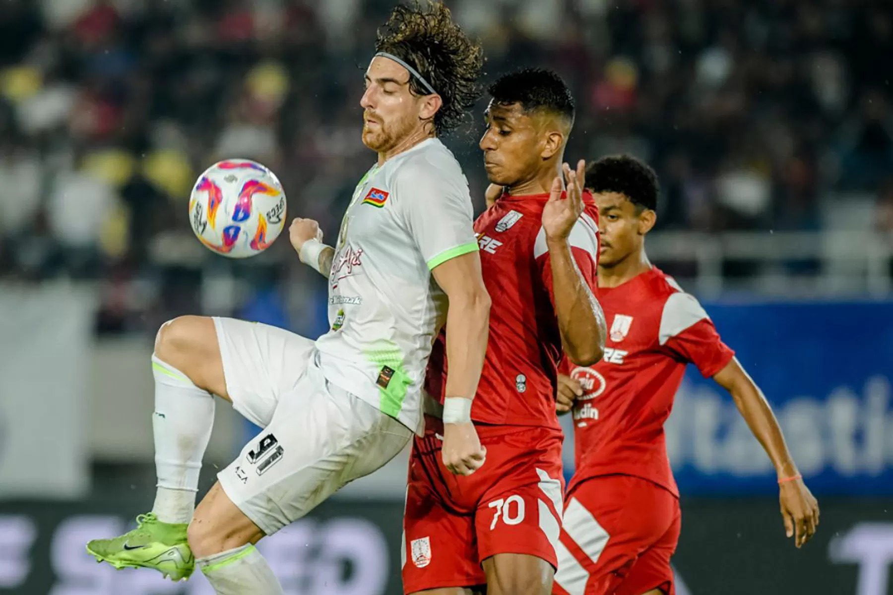Dejan Tumbas (kiri) dikabarkan bergabung dengan Persis Solo.