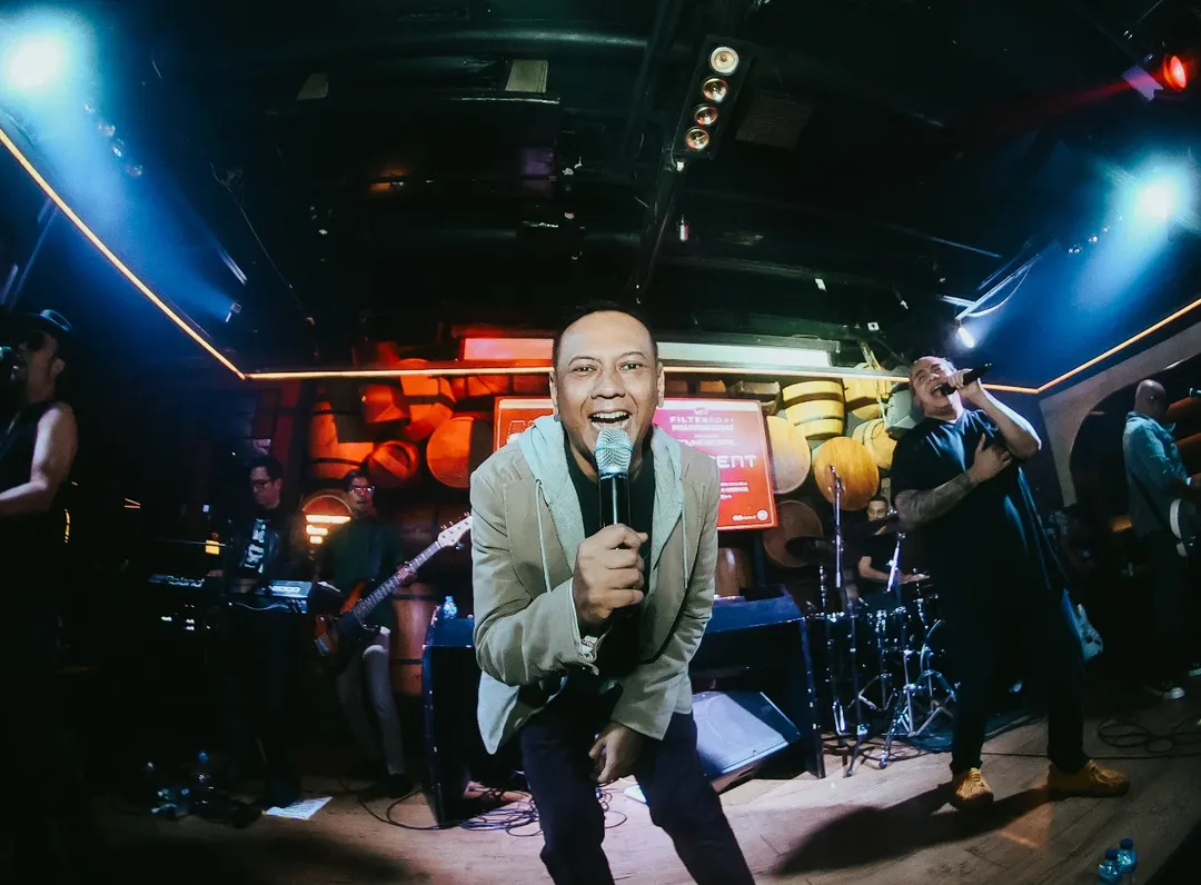 Vokalis Element Band, Lucky Widja, dikabarkan meninggal dunia.