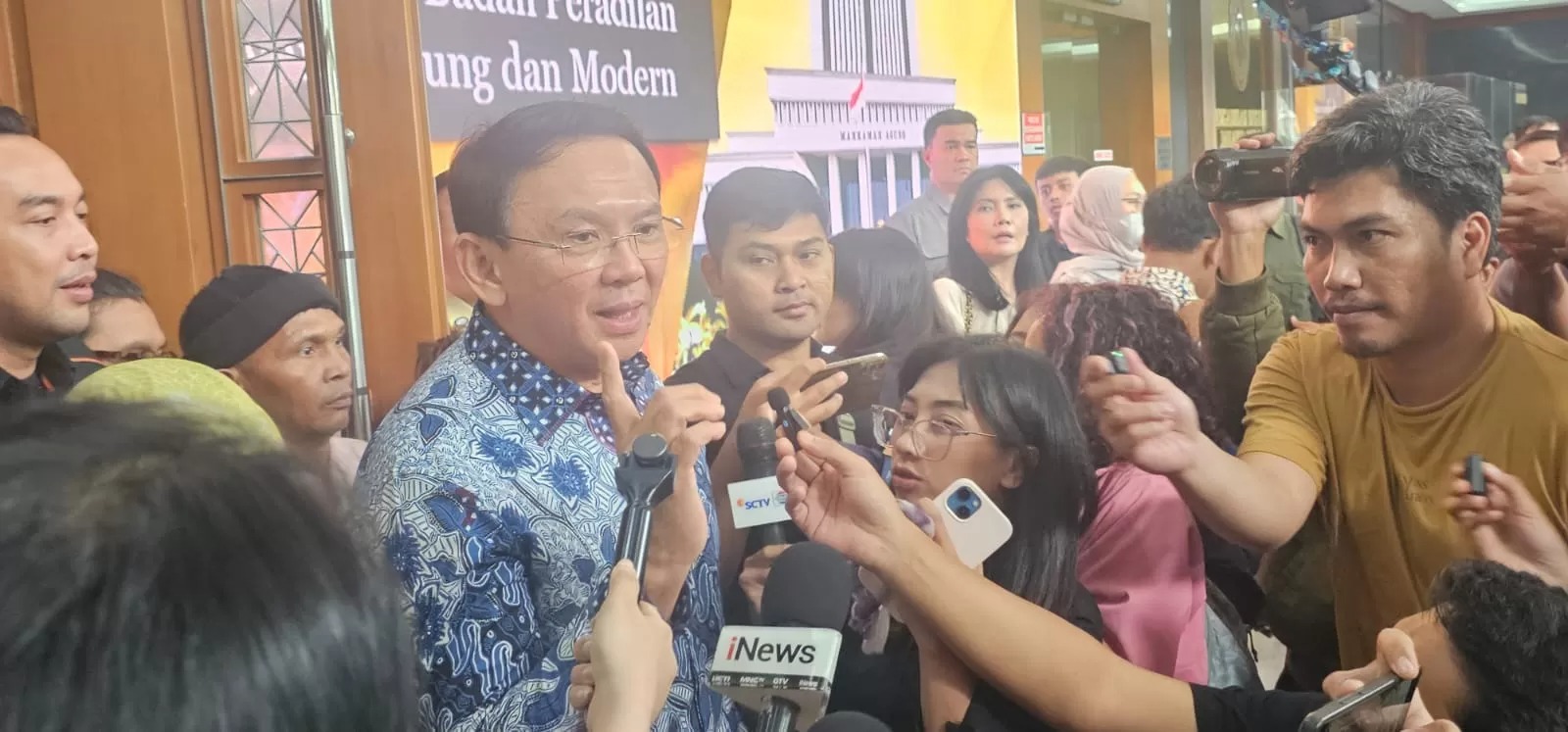 Mantan Komisaris Utama PT Pertamina (Persero), Basuki Tjahaja Purnama alias Ahok bersaksi dalam sidang lanjutan perkara dugaan korupsi pengelolaan minyak mentah.