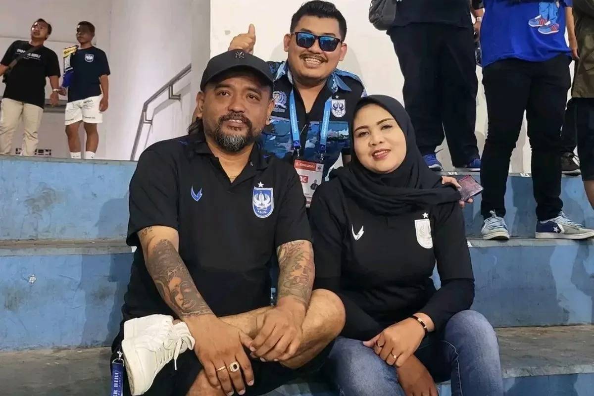 Ketua Panser Biru Wareng saat di Stadion Jatidiri.