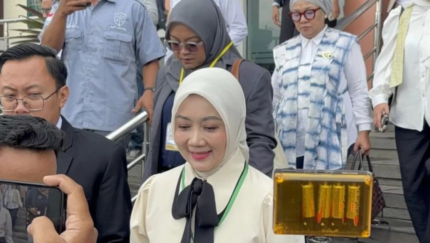 Anggota DPR RI Atalia Praratya menghadiri sidang lanjutan gugatan cerai terhadap mantan Gubernur Jawa Barat Ridwan Kamil di Pengadilan Agama Bandung, Rabu (31/12).