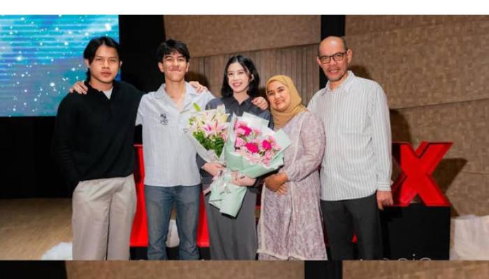 Foto bareng Gisellma Firmansyah, Rony Parulian dan Keluarga.