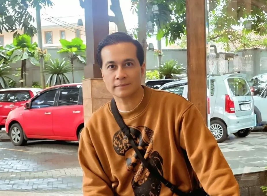Artis Adjie Pangestu.