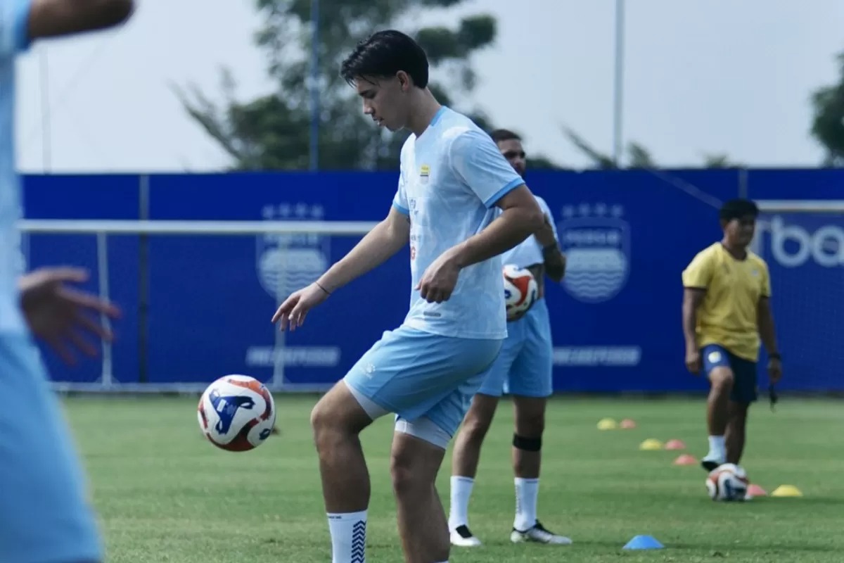 Dion Markx memberikan jawaban alasan di balik keputusannya bergabung dengan Persib Bandung.