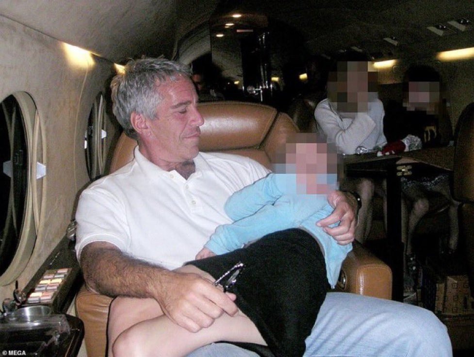 Salah satu bukti foto yang terkuak dalam Epstein Files.