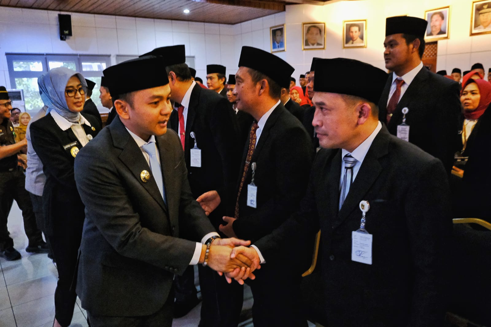 Wali Kota Surakarta Respati Ardi  melantik tujuh kepala OPD baru dan merotasi 202 ASN.
