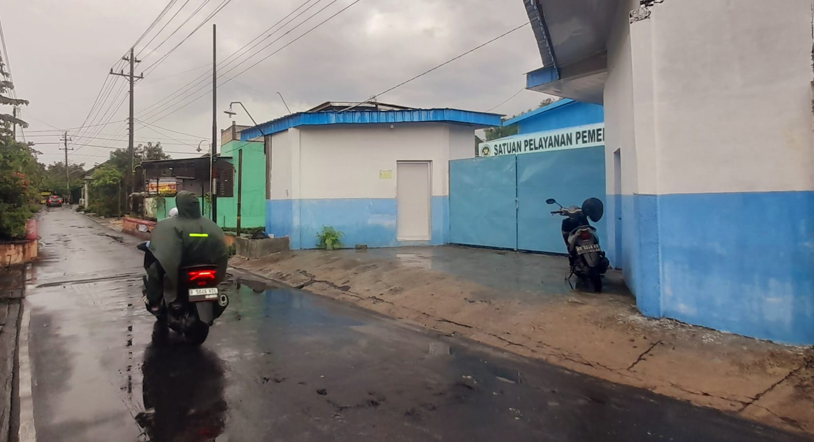 Dapur Program Makan Bergizi Gratis di Jaten Karanganyar menghentikan layanan meski baru beroperasi singkat. Penyebabnya klasik: dana pemerintah pusat belum juga turun.