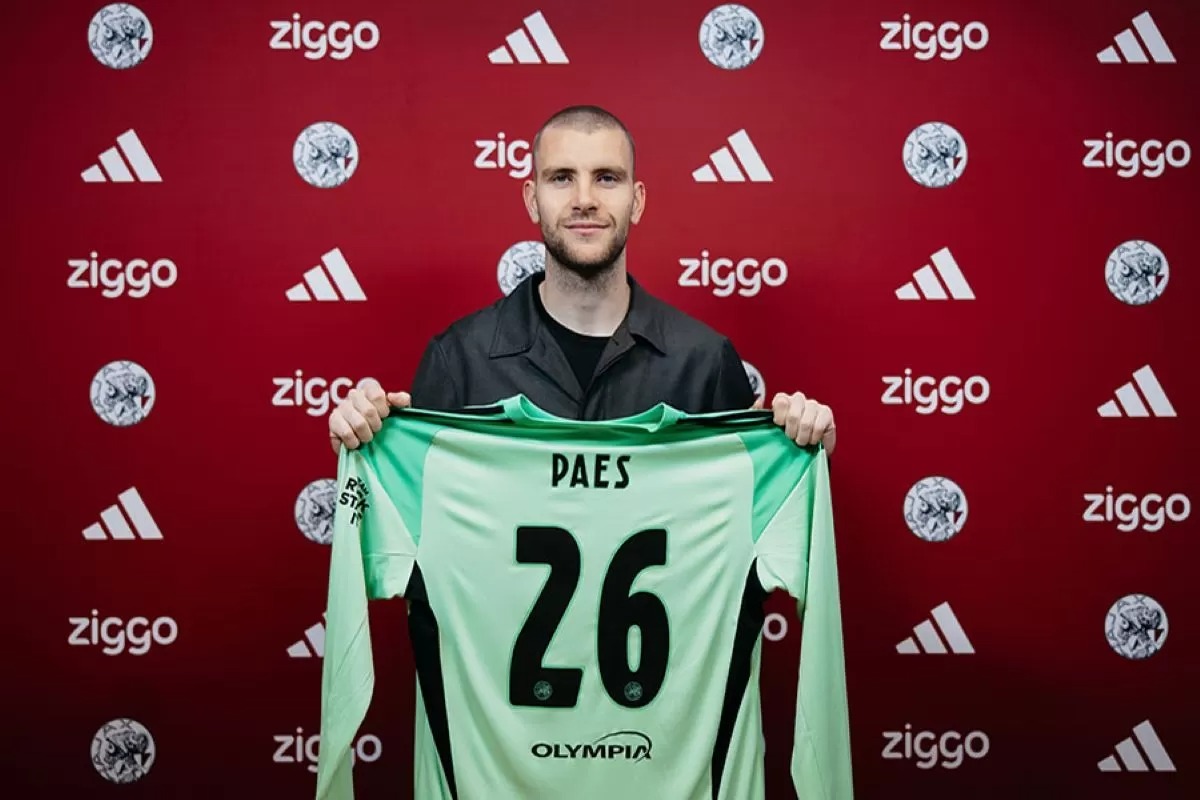 Maarten Paes telah resmi jadi pemain Ajax.
