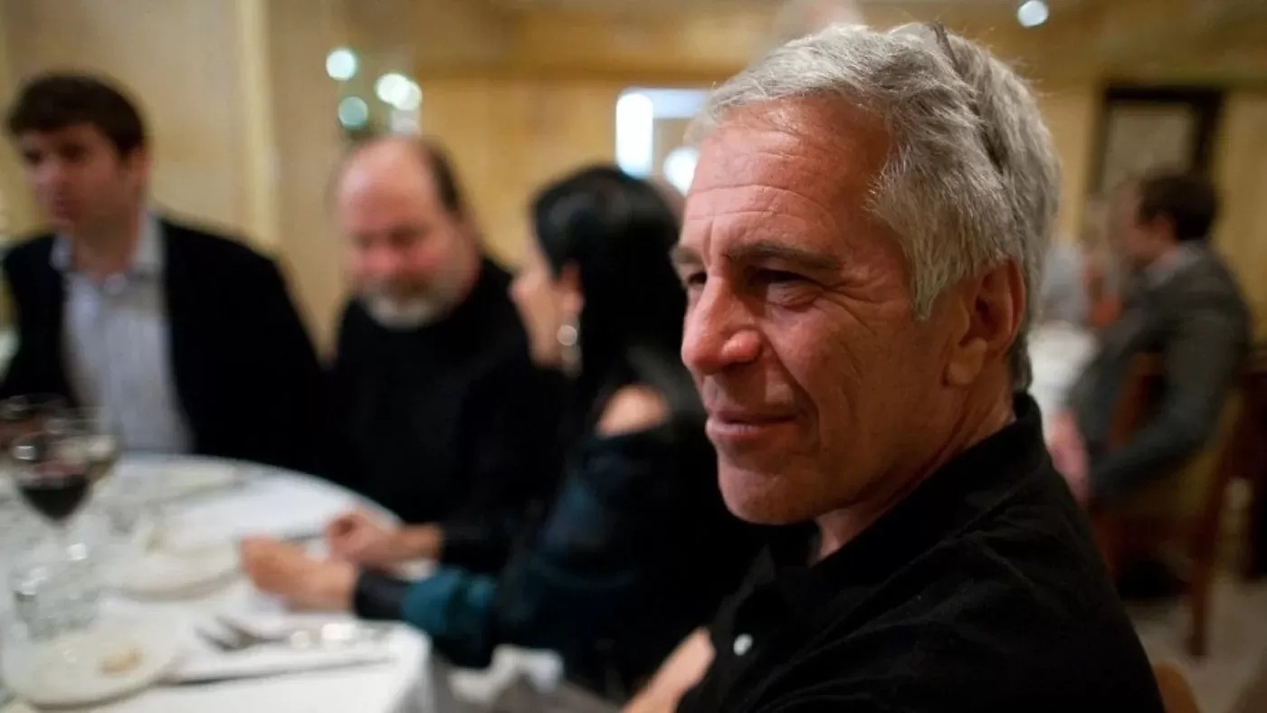 Jeffrey Epstein, terpidana kejahatan seksual di tengah penyelidikan baru atas jejaring perdagangan manusia lintas negaranya.