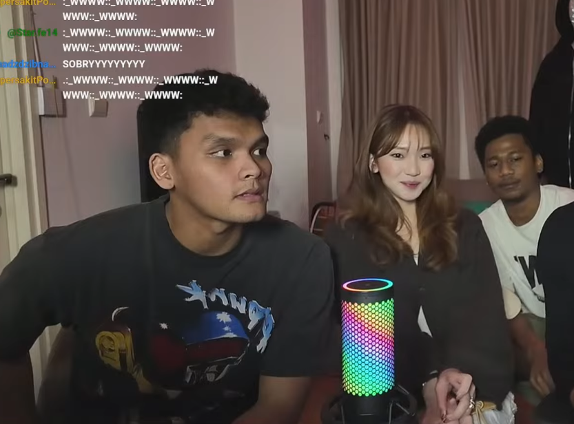 Julia Prastini alias Jule kini go public dengan Safrie Ramadhan.