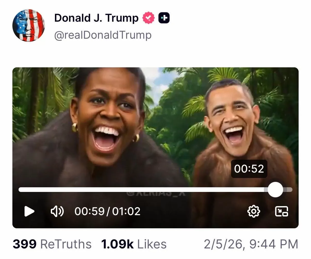 Medsos Donald Trump unggah video bernuansa rasis terhadap Barack Obama dan istrinya. (X)