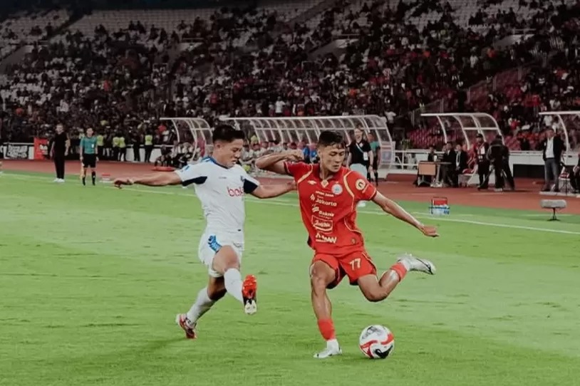 Persija Jakarta terpaut enam poin dari Persib Bandung selaku pemuncak klasemen Super League 2025/2026.