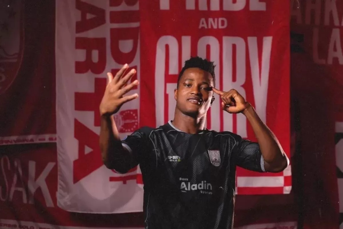 Persis Solo tambah amunisi lini depan datangkan striker asal Liberia Abu Razard Kamara dari PSM Makassar.