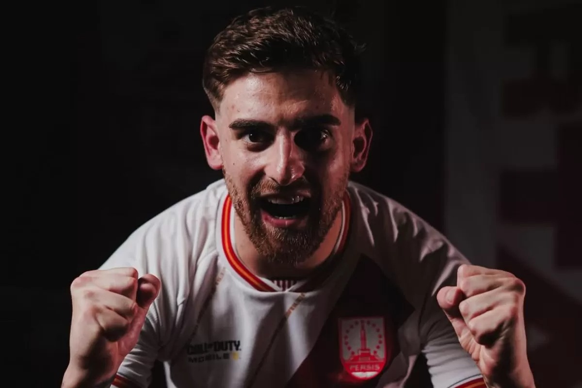 Dejan Tumbas resmi tinggalkan Persebaya Surabaya dan gabung Persis Solo.