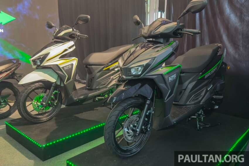 Kawasaki Brusky 125 yang punya bodi mirip Honda Vario.