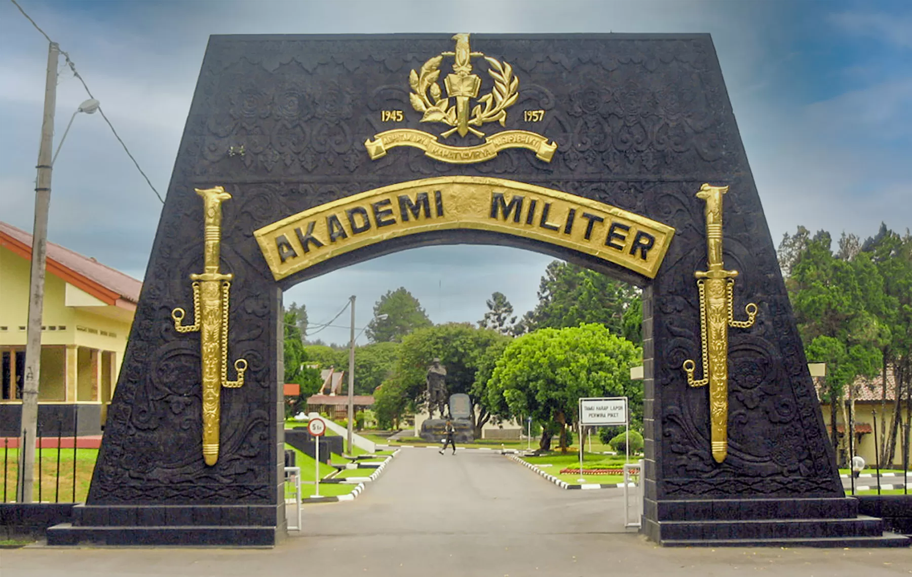 Akademi Militer.