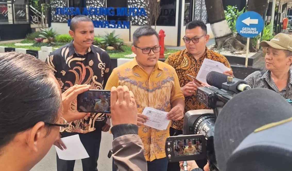 Triyogo Waloyo selaku kuasa hukum AC yang melaporkan tersangka CVT ke Bareskrim Polri menyampaikan keterangan kepada awak media.