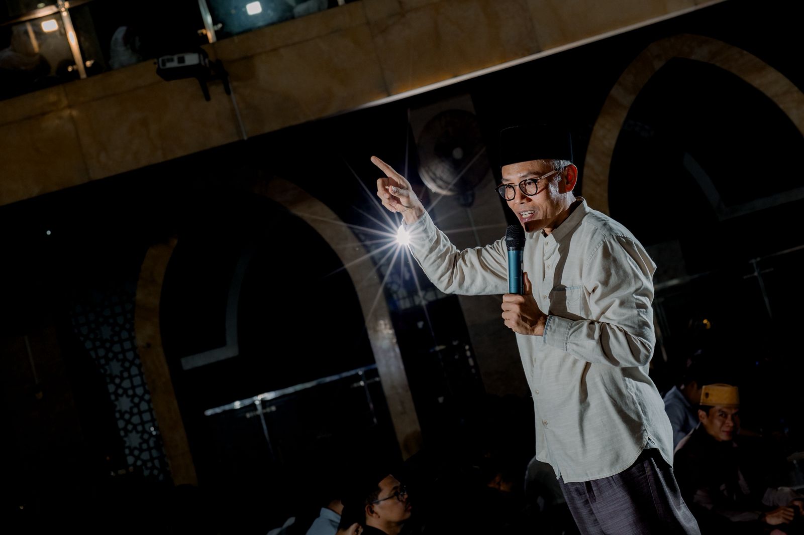 Rektor UMS Harun Joko Prayitno membuka acara Grand Opening Gema Kampus Ramadan (GKR) 1447 H yang dirangkaikan dengan salat tarawih berjamaah dan kajian akbar, Selasa (17/2) di Masjid Sudalmiyah Rais.