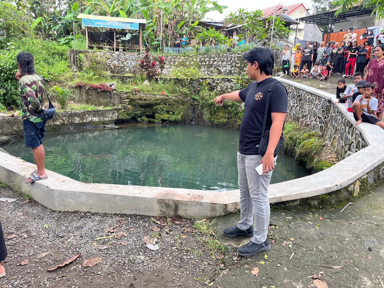 Pensiunan TNI Angkatan Laut (AL) ditemukan meninggal dunia setelah tenggelam di Embung Pancuran Karangboyo, Dukuh Karangboyo, Desa Kiringan, Kecamatan Boyolali, Kabupaten Boyolali.