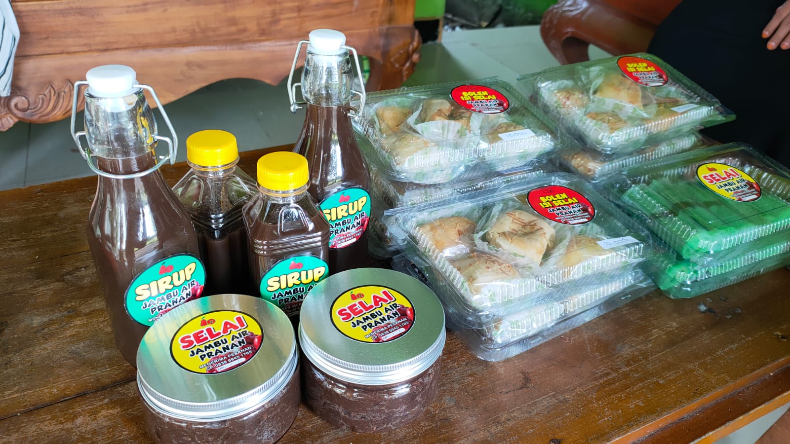 POTENSIAL : Hasil kreatifitas Ibu-Ibu PKK Desa pranan mengolah jambu air menjadi berbagai kuliner desa yang sangat menarik.