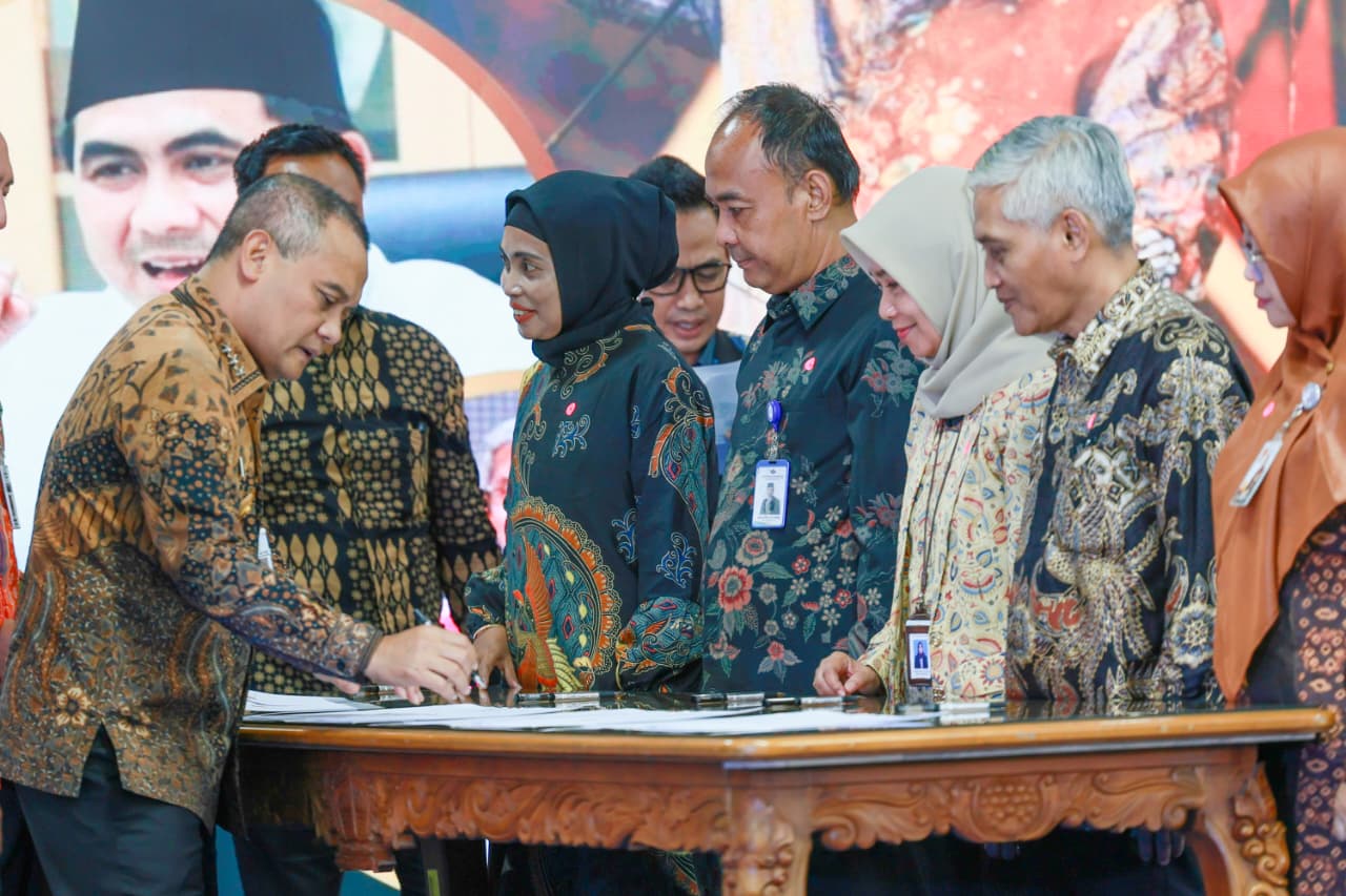Penandatanganan Nota Kesepahaman (MoU) Universitas Duta Bangsa (UDB) dan Pemerintah Provinsi Jawa Tengah.