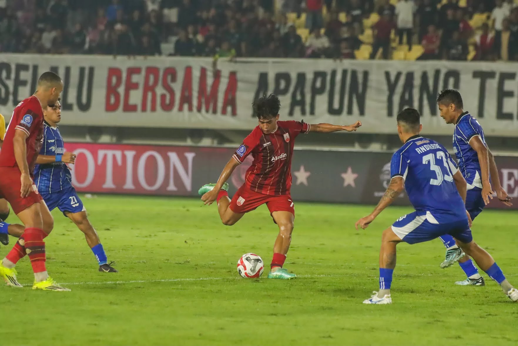 Persis Solo kembali gagal menang di kandang usai ditahan imbang PSBS Biak 1-1. 