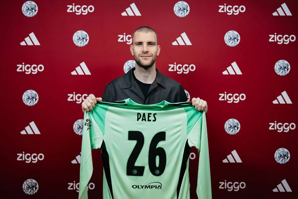 Kiper Timnas Indonesia Maarten Paes telah resmi jadi pemain Ajax. 