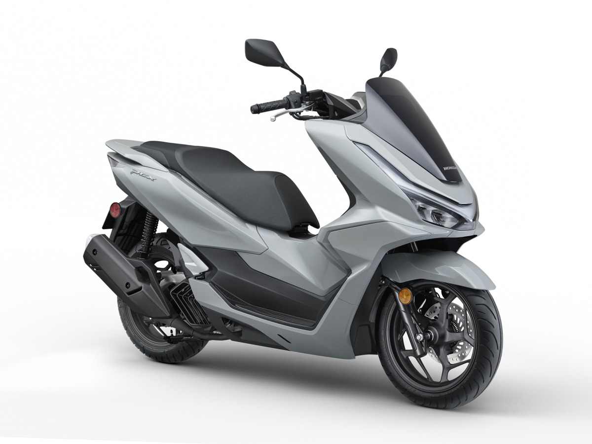 Honda PCX 160 warna Pearl Gray.