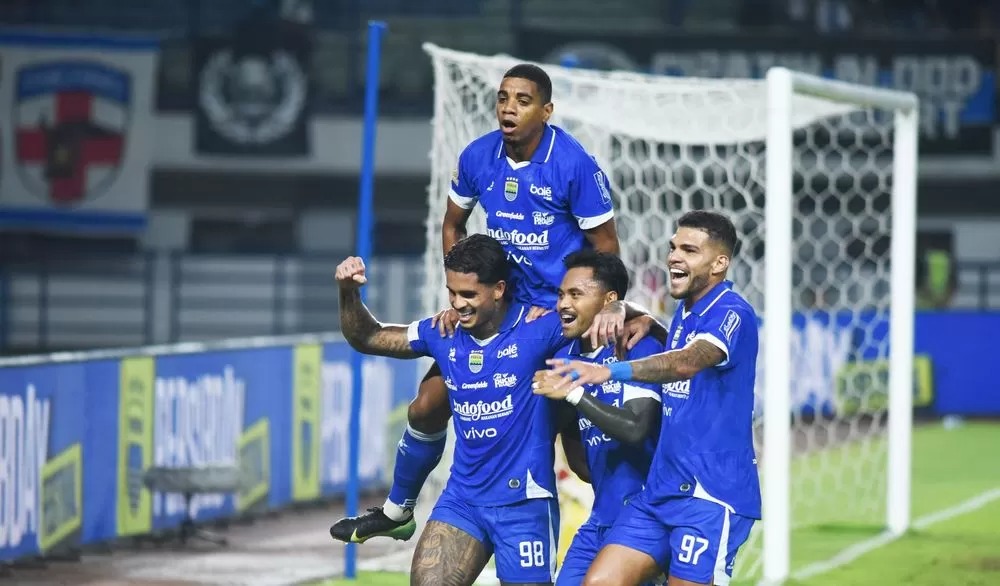 Persib Bandung tumbangkan Madura United 5-0 dikandang. 