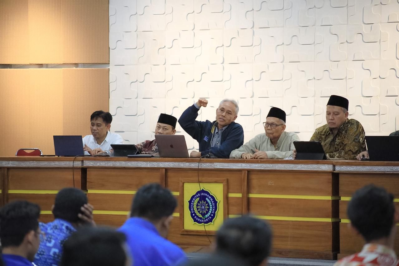 Rektor UMS, Harun Joko Prayitno, dalam acara Safari Ramadan bertajuk &ldquo;Pengajian Ramadan 1447 H dan Penguatan Arah Pengembangan 777 Prioritas, Program, Strategi, dan Dampak One UMS&rdquo;.